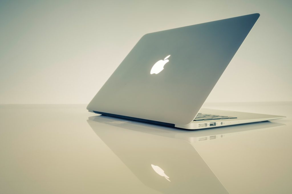 apple-laptop-macbook-computer